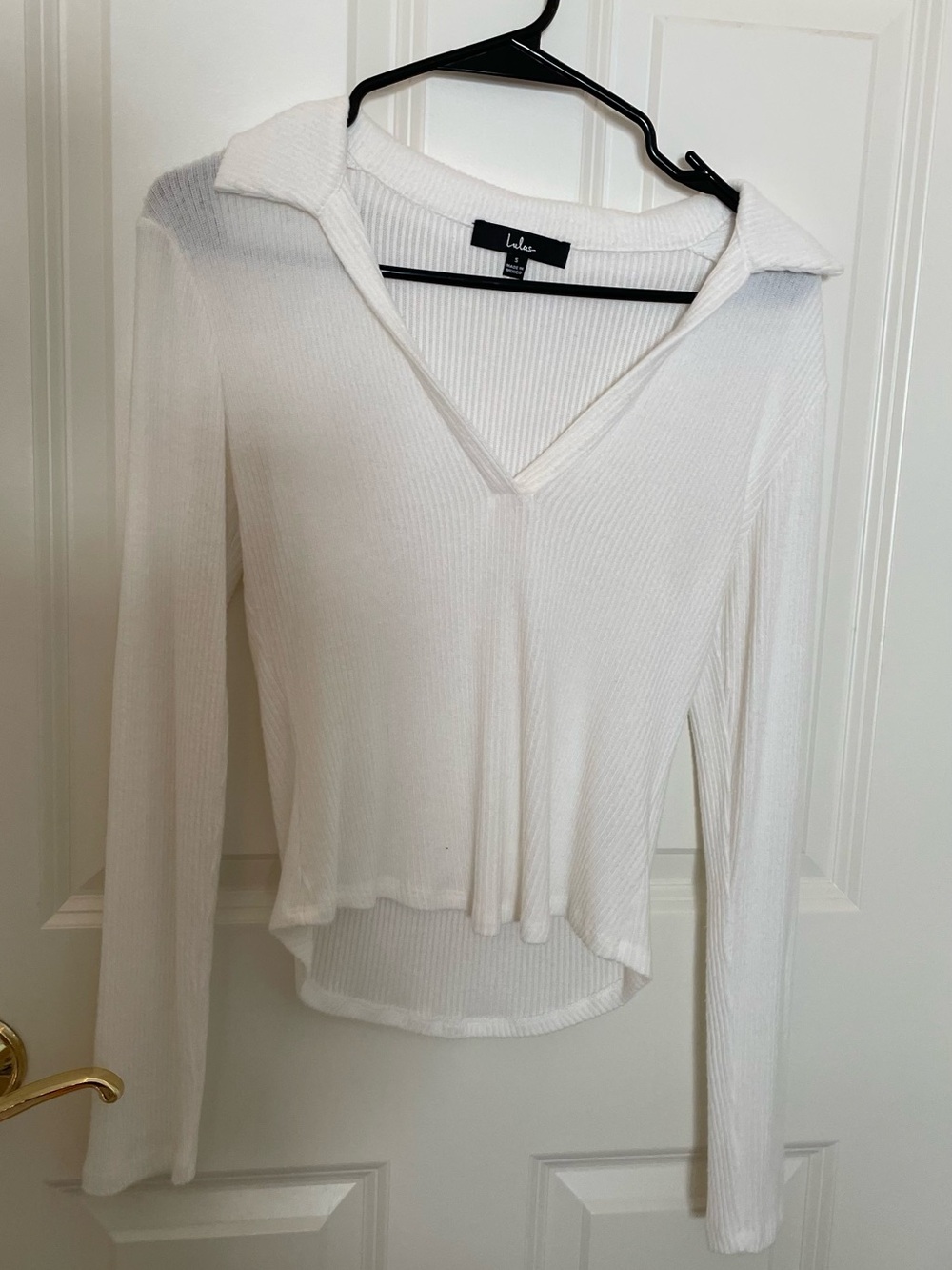 Lulu's White Ribbed Long-Sleeve V-Neck Collared Top
